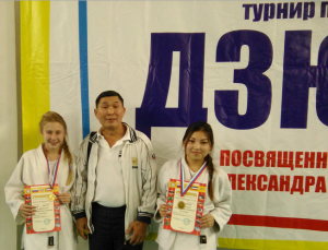 Фото с чемпионками Хакасии 2015 дзюдо Б.Яр